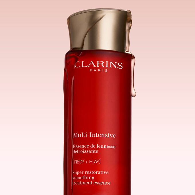 Packshot of Clarins Super Restorative Treatment Essence with text emphasising its power to hydrate, smooth and plump skin.