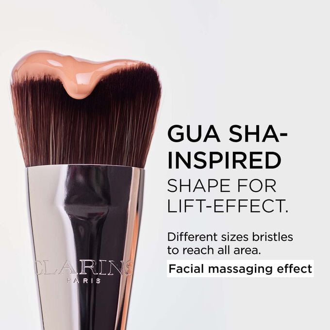 Focus on Double Serum Foundation brushes with different bristle sizes for reaching all areas and providing a facial massaging effect